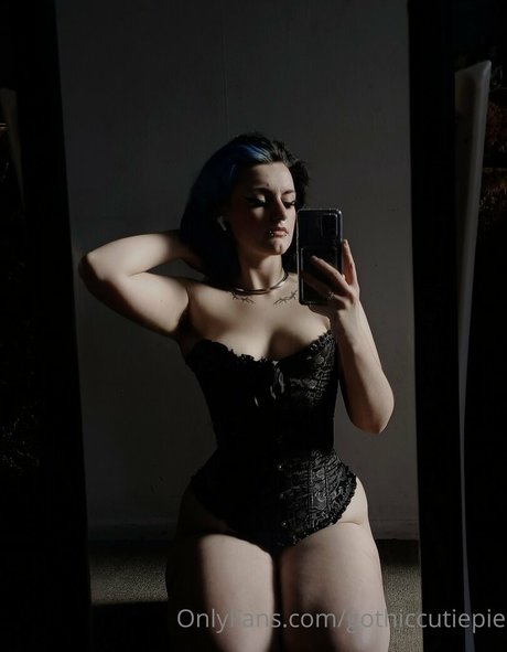 Nagie wyciekłe zdjęcie OnlyFans od Gothiccutiepie