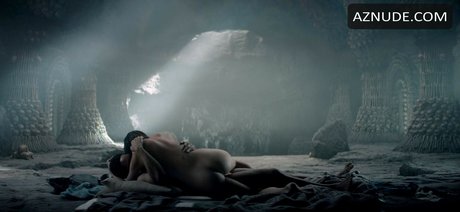 Naken lekkede OnlyFans-bilde av Anya Chalotra