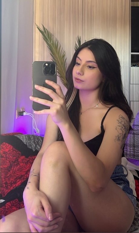 Naken lekkede OnlyFans-bilde av Ingrid Larissa