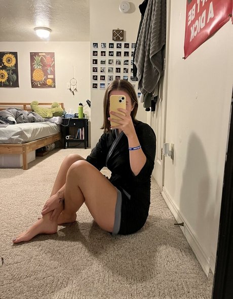 Обнаженная фотография утечки OnlyFans от Pretty Little Feet
