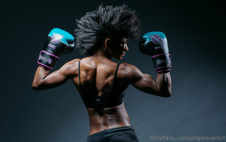 Alaston vuotanut OnlyFans-kuva Angieoverkill