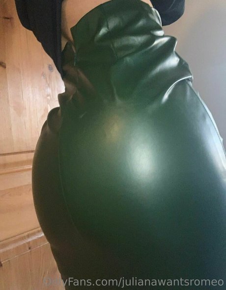 Naakte gelekte OnlyFans-foto van Julianawantsromeo