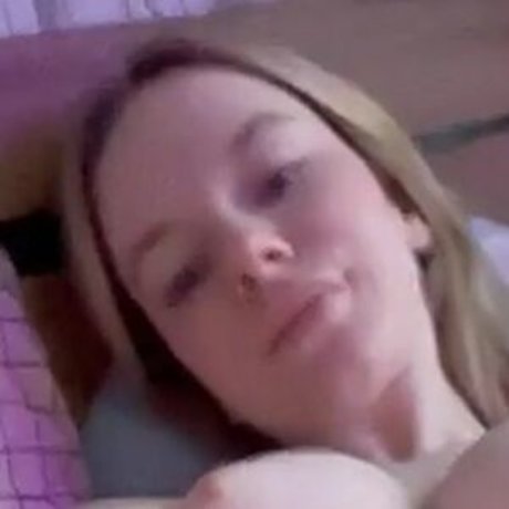 Naken läckt OnlyFans-bild av Emilson19