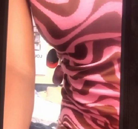 Naken läckt OnlyFans-bild av Bhadiekelly