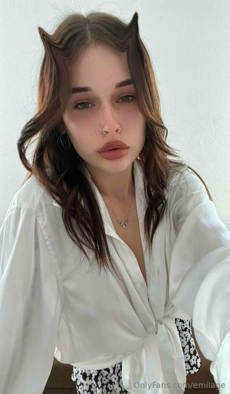 Photo nue de fuite OnlyFans de Emilage