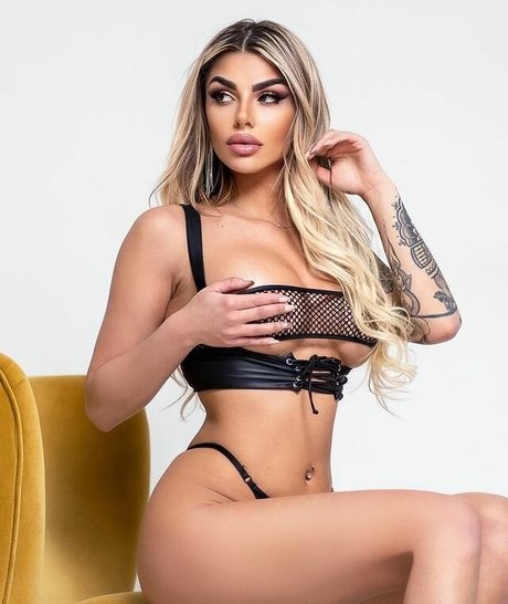 Naakte gelekte OnlyFans-foto van Brenda Gallo