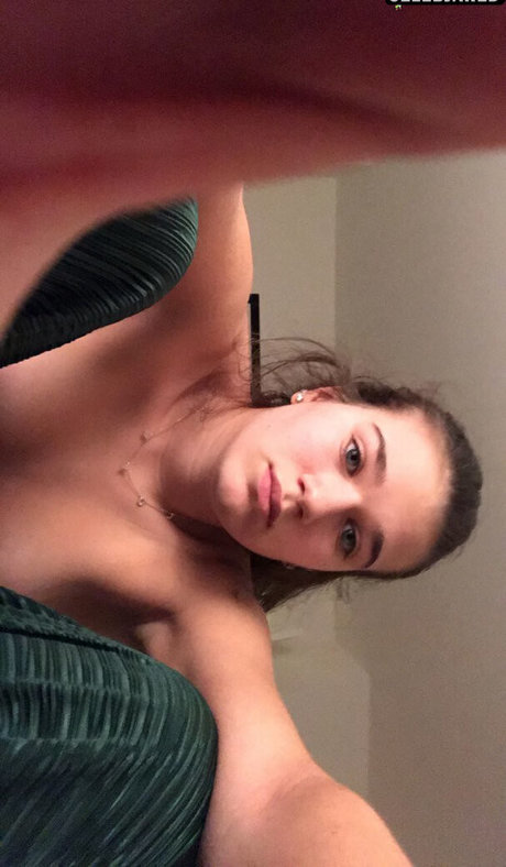 Naken läckt OnlyFans-bild av Samantha Lipstein