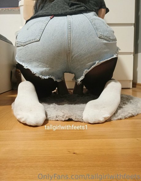 Foto desnuda filtrada de OnlyFans de Tallgirlwithfeets