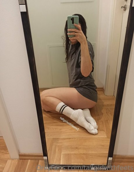 Tallgirlwithfeets