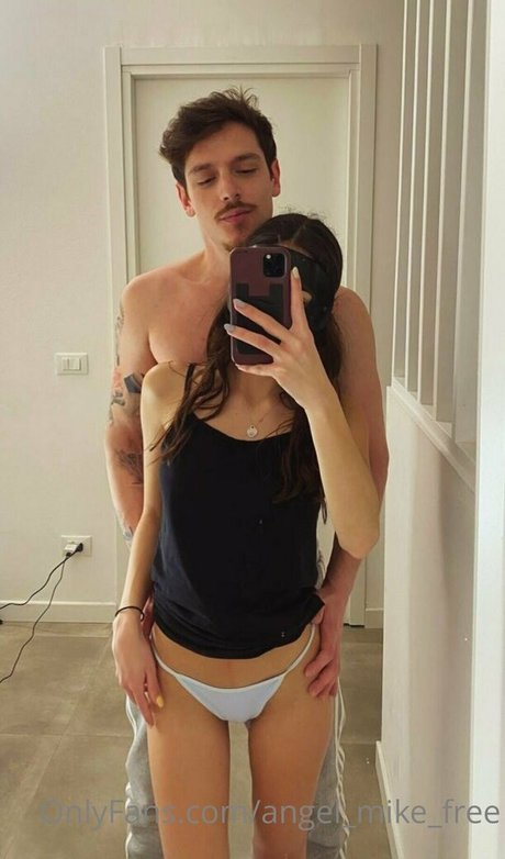 Naken läckt OnlyFans-bild av Angelmikefree