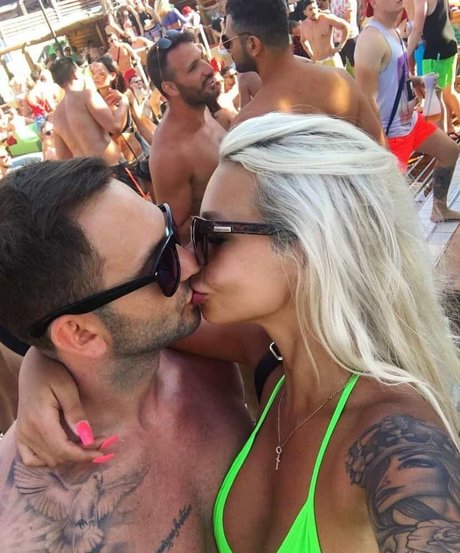 Naken läckt OnlyFans-bild av Nikola Ihova