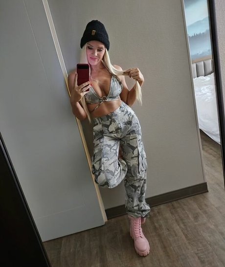 Nacktes geleaktes OnlyFans-Foto von Lacey Evans