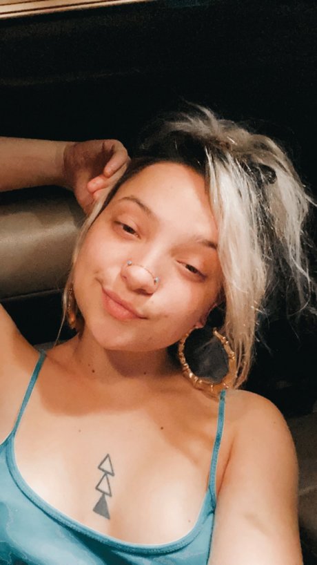 Alaston vuotanut OnlyFans-kuva Lilithli