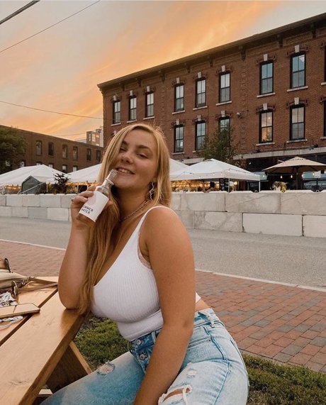 Alaston vuotanut OnlyFans-kuva Marina Brooks