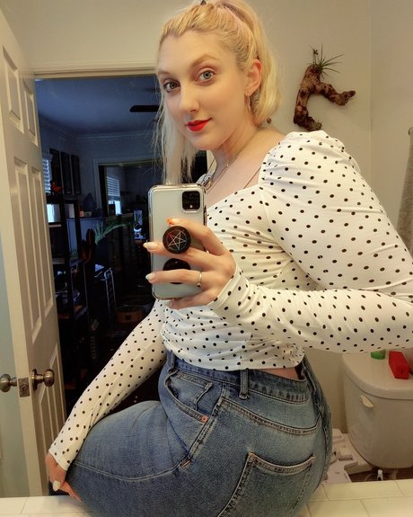 Naken läckt OnlyFans-bild av Mel Capperino Garcia