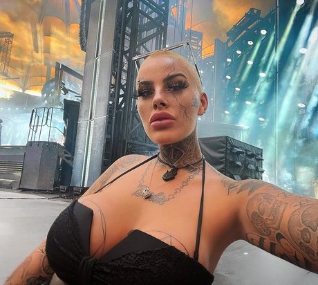 Naken läckt OnlyFans-bild av Leoni Baltz