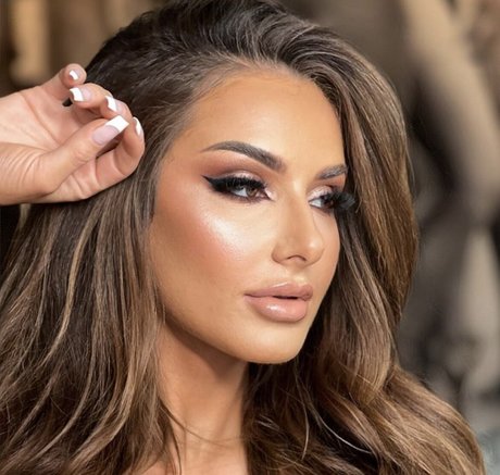 Naken läckt OnlyFans-bild av Katherine Eftekhari