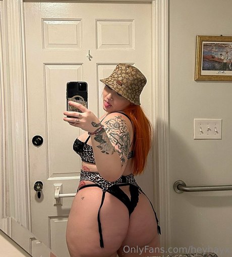 Naken läckt OnlyFans-bild av Hayley G