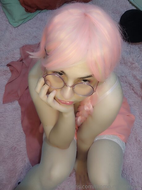 Naakte gelekte OnlyFans-foto van Momo Moonmoon