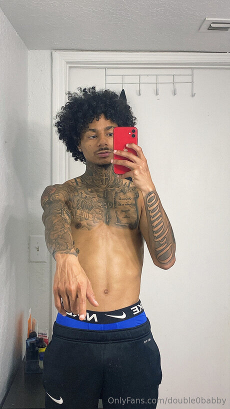 Naken läckt OnlyFans-bild av Double0babby