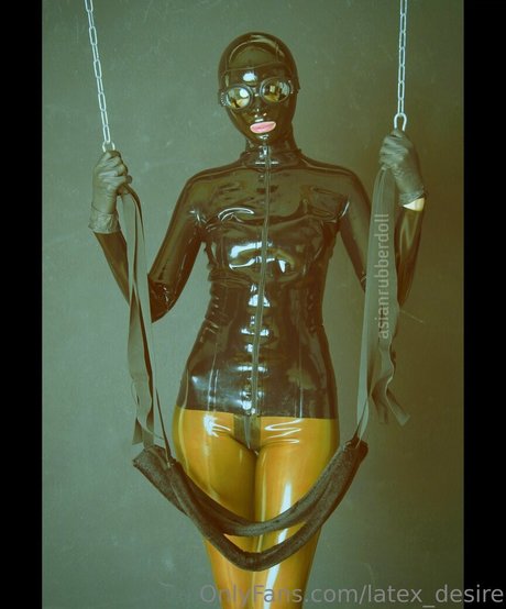 Naakte gelekte OnlyFans-foto van Asianrubberdoll