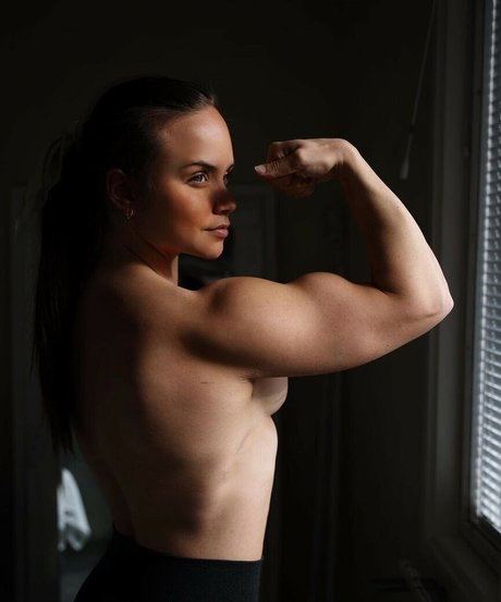 Nøgent lækket OnlyFans-billede af Melinda Lindmark