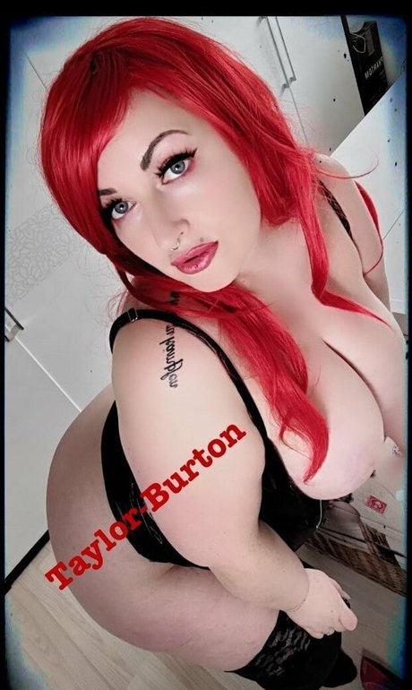 Naakte gelekte OnlyFans-foto van Taylorburton