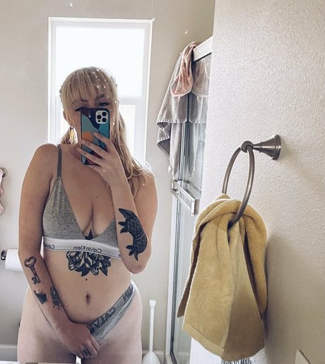 Nacktes geleaktes OnlyFans-Foto von Caroliiiiine