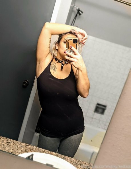 Foto nua vazada do OnlyFans de Valkyrieskiss