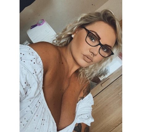 Обнаженная фотография утечки OnlyFans от Roxanne Collacott