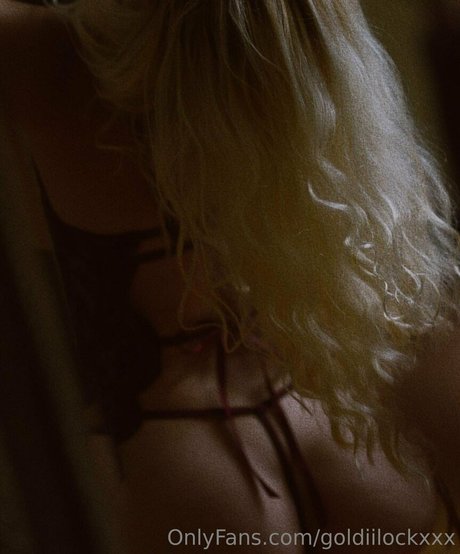 Naken läckt OnlyFans-bild av Goldiilockxxx