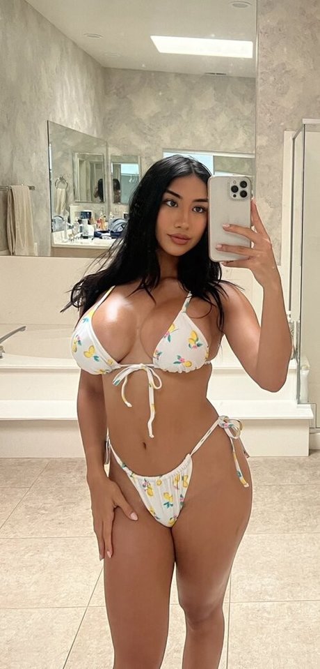 Naken läckt OnlyFans-bild av Leilanikiwi