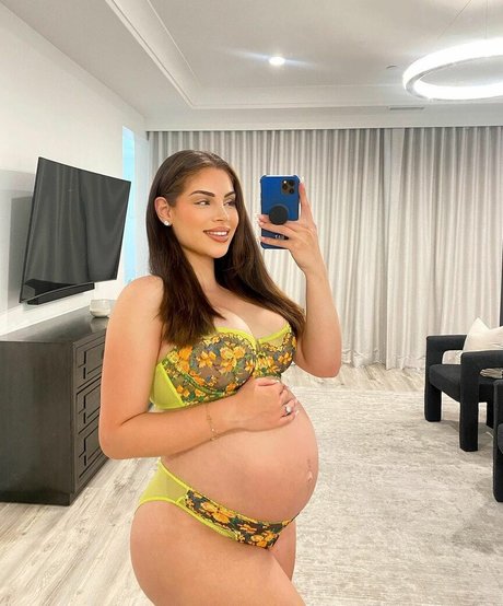 Alaston vuotanut OnlyFans-kuva Nazanin Kavari