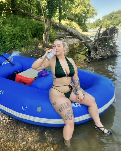 Naken läckt OnlyFans-bild av Sunni Valley