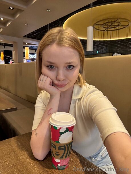 Naken läckt OnlyFans-bild av Tiny Kinyy