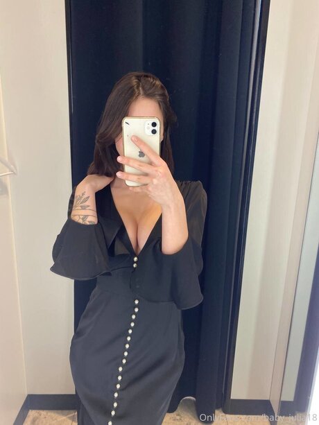 Naken läckt OnlyFans-bild av Baby Julia18free