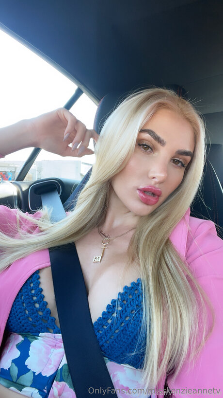 Обнаженная фотография утечки OnlyFans от Misskenzieannetv