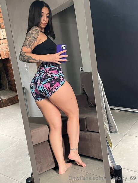 Photo nue de fuite OnlyFans de Violetsky 69