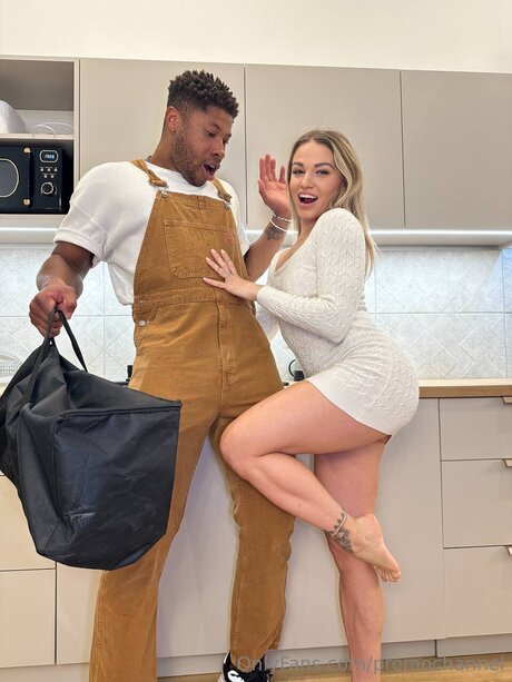 Naken läckt OnlyFans-bild av Promochannel
