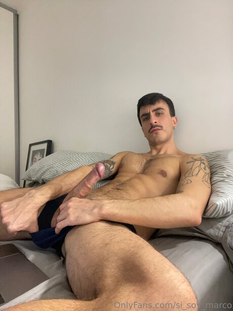 Naken läckt OnlyFans-bild av Si Soy Marco