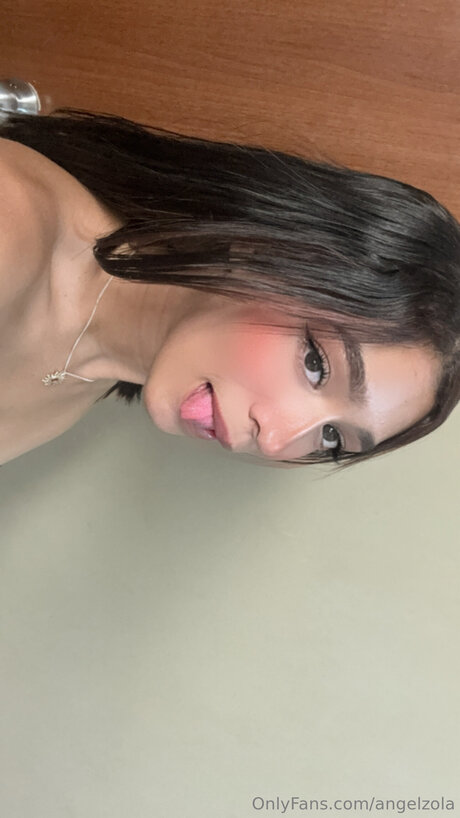 Angelzola OnlyFans