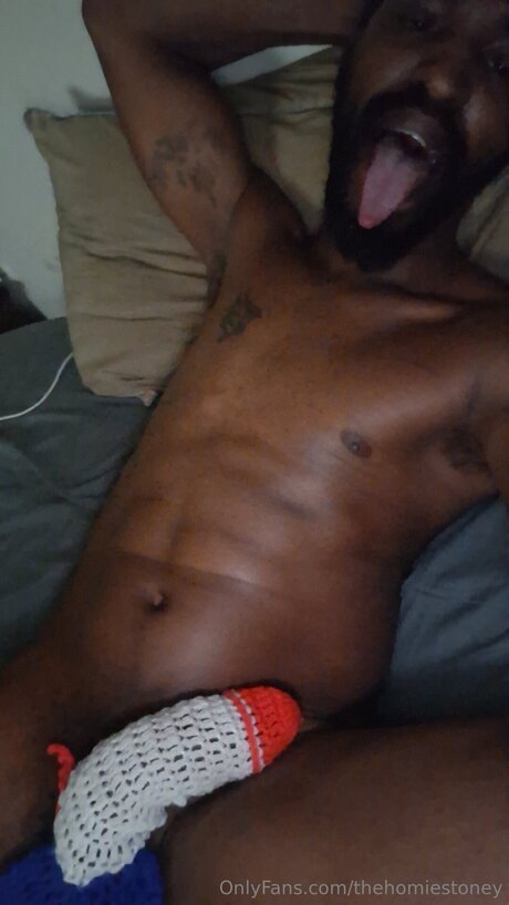 Naakte gelekte OnlyFans-foto van Thehomiestoney