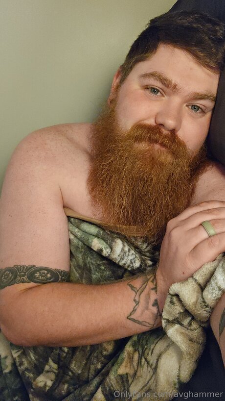 Naakte gelekte OnlyFans-foto van Avghammer