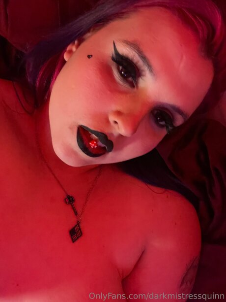 Naken läckt OnlyFans-bild av Darkmistressquinn