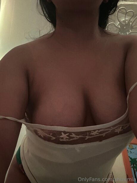 Alaston vuotanut OnlyFans-kuva Shizumia