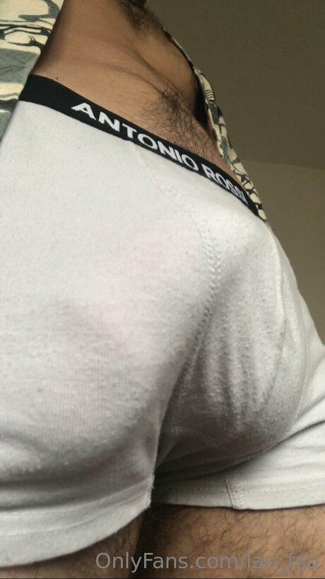 Naken läckt OnlyFans-bild av Lao Tsu