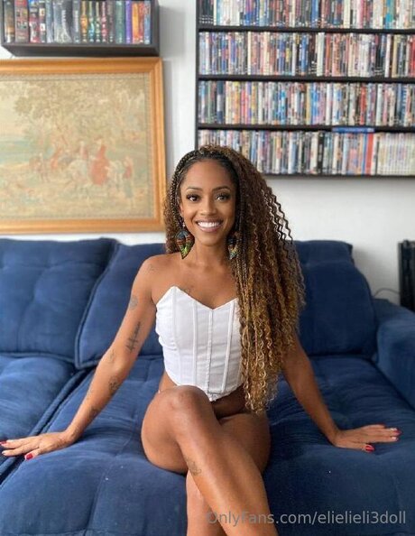 Photo nue de fuite OnlyFans de Elielieli3doll