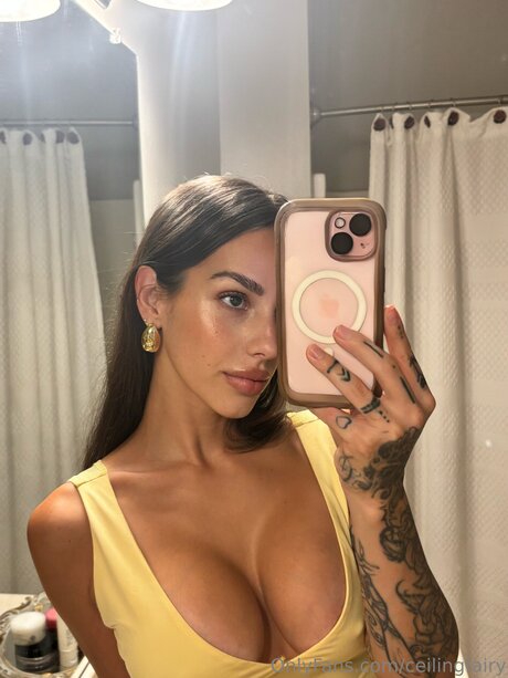 Naken läckt OnlyFans-bild av Ceilingfairy