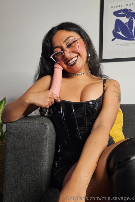 Naken läckt OnlyFans-bild av Mia Savage X