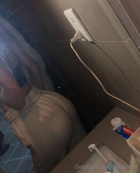 Naakte gelekte OnlyFans-foto van Kaylamxe